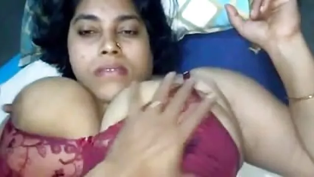 समलैंगिक टट्टू अपने वीडियो में मूवी सेक्सी खिलौने का उपयोग कर