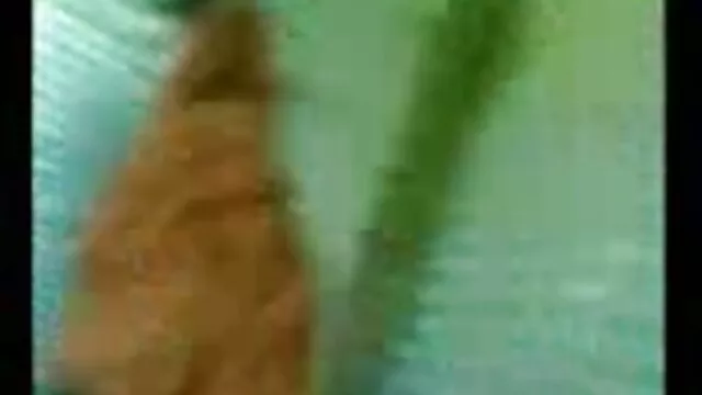 परिपक्व श्यामला क्लियो लेरूक्स एक कठोर मुर्गा सेक्सी में हिंदी मूवी निगल रहा है