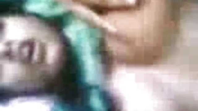 एक गर्म प्रेमिका blowjob हॉट सेक्सी मूवी वीडियो में देता है