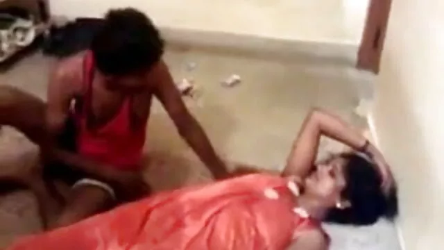 जर्मन सेक्सी फिल्म मूवी में परिपक्व एंजेलीना गड़बड़