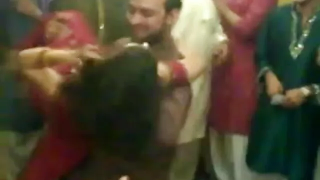 एलिसिन स्टर्लिंग, एलेक्सिस डेवेल हिंदी में सेक्सी वीडियो मूवी और स्टीव ड्रेक त्रिगुट