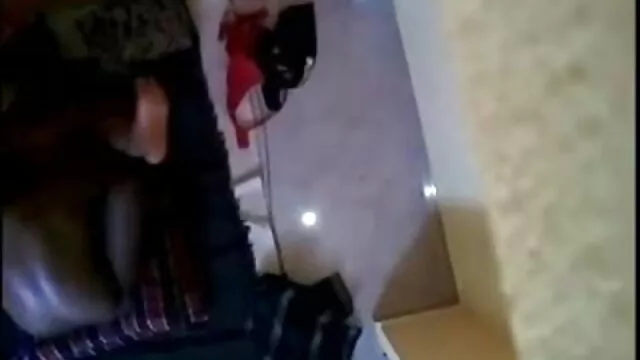 थ्रीसम पर दो बहुत हॉट चिक निगल सह शॉट सेक्सी मूवी फिल्म हिंदी में