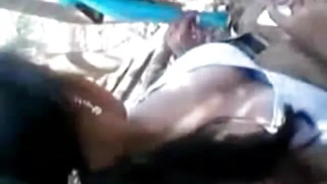 उसके सौतेले पिता मुर्गा फुल मूवी वीडियो में सेक्सी बीवीआर पर नहीं