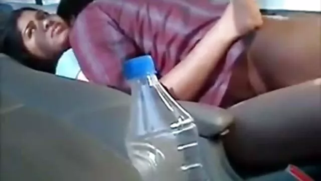 जब मैं एक भूखे काले स्टालियन को चोदता हूँ, तो अपने लंड को जर्क सेक्सी में हिंदी मूवी करो