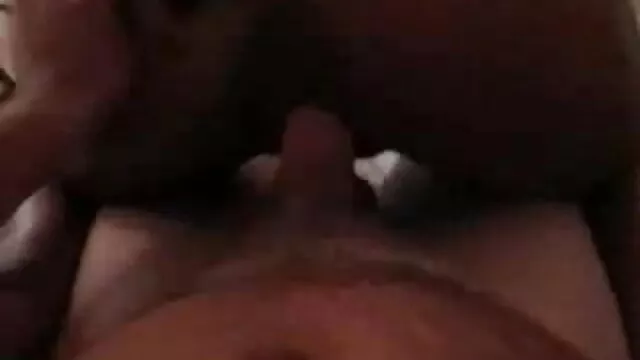 दोस्त पोर्नस्टार वीडियो में मूवी सेक्सी को उसकी पत्नी को गधे में पीटने देता है