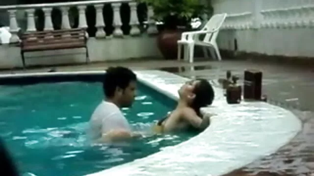 मिस फुल मूवी सेक्सी वीडियो में सिमोन बेकार और चुदाई करती है