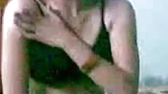 स्ट्रिपटीज़ सेक्सी फुल मूवी वीडियो में की रानी क्वीन द्वारा हॉट शो