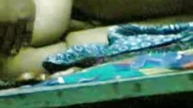 वह अपने खिलौने से भोजपुरी में सेक्सी मूवी प्यार करती है