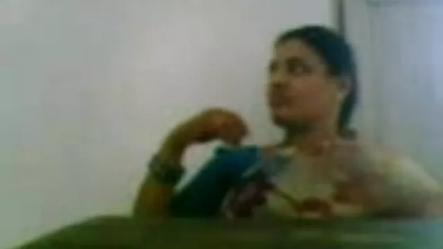 बॉलीवुड की हरम लड़की सेक्सी में हिंदी मूवी को लुभाता है