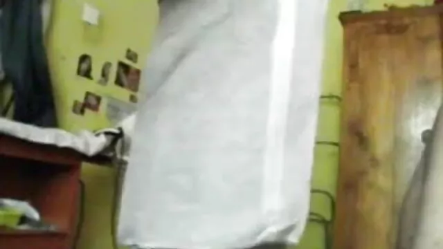 एशियाई डोमेट्रिक्स सेक्सी मूवी फिल्म हिंदी में गुलाम की चूत के साथ खेल रहा है