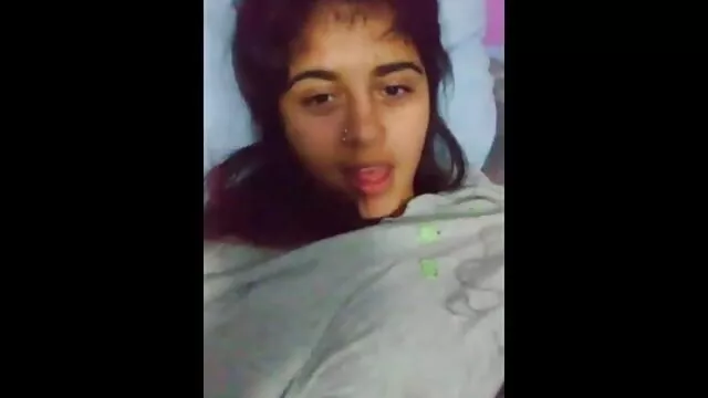 दो युवा लड़कियां बनाम हिंदी सेक्सी मूवी वीडियो में एक लड़का।
