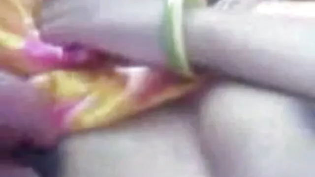 सुंदर रूसी लड़की अपने बालों वाली बिल्ली पर एक नारंगी सेक्सी मूवी हिंदी में रगड़ती है