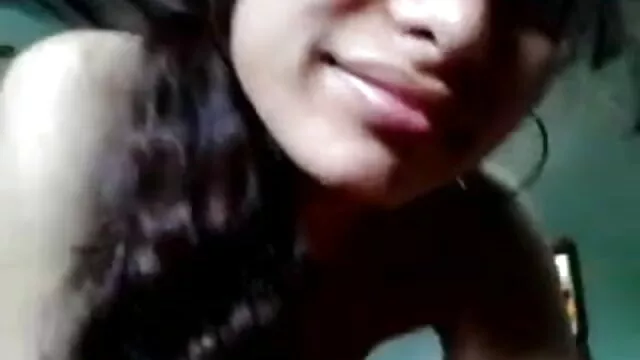 एक किशोर के साथ थ्रेवे हिंदी में सेक्सी मूवी वीडियो में